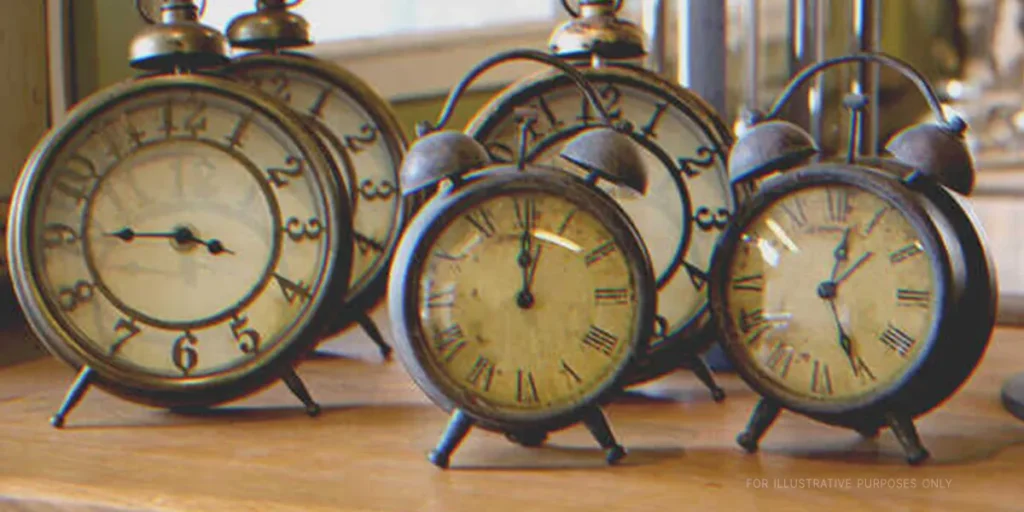 linda-inherits-grandma-s-old-clocks-greedy-brother-gets-house-turns